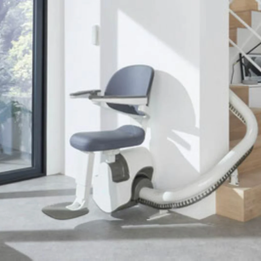 Das Bild zeigt einen Treppenlift.