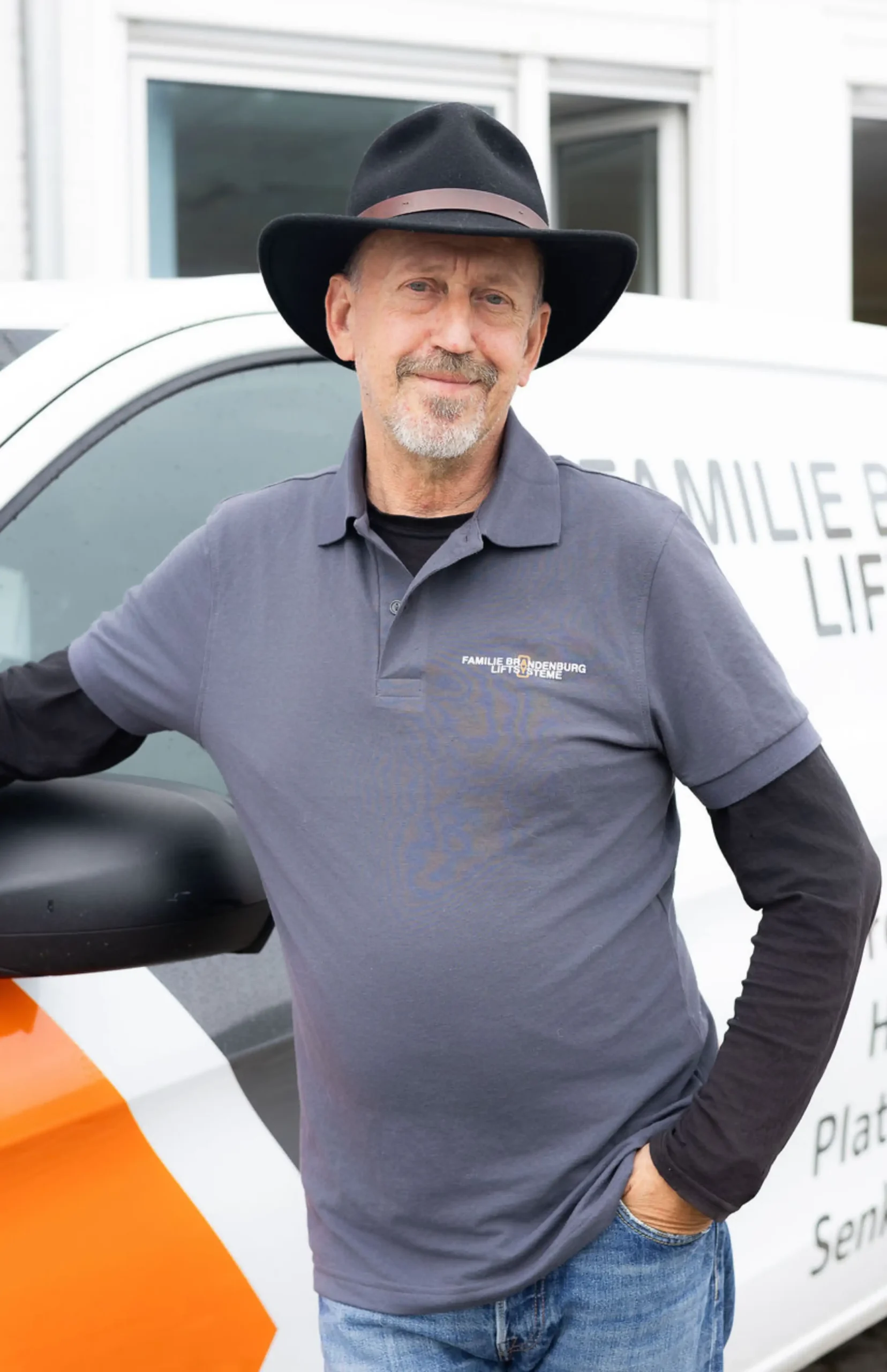 Das Bild zeigt ein Porträt von Bernd Brüggemann.